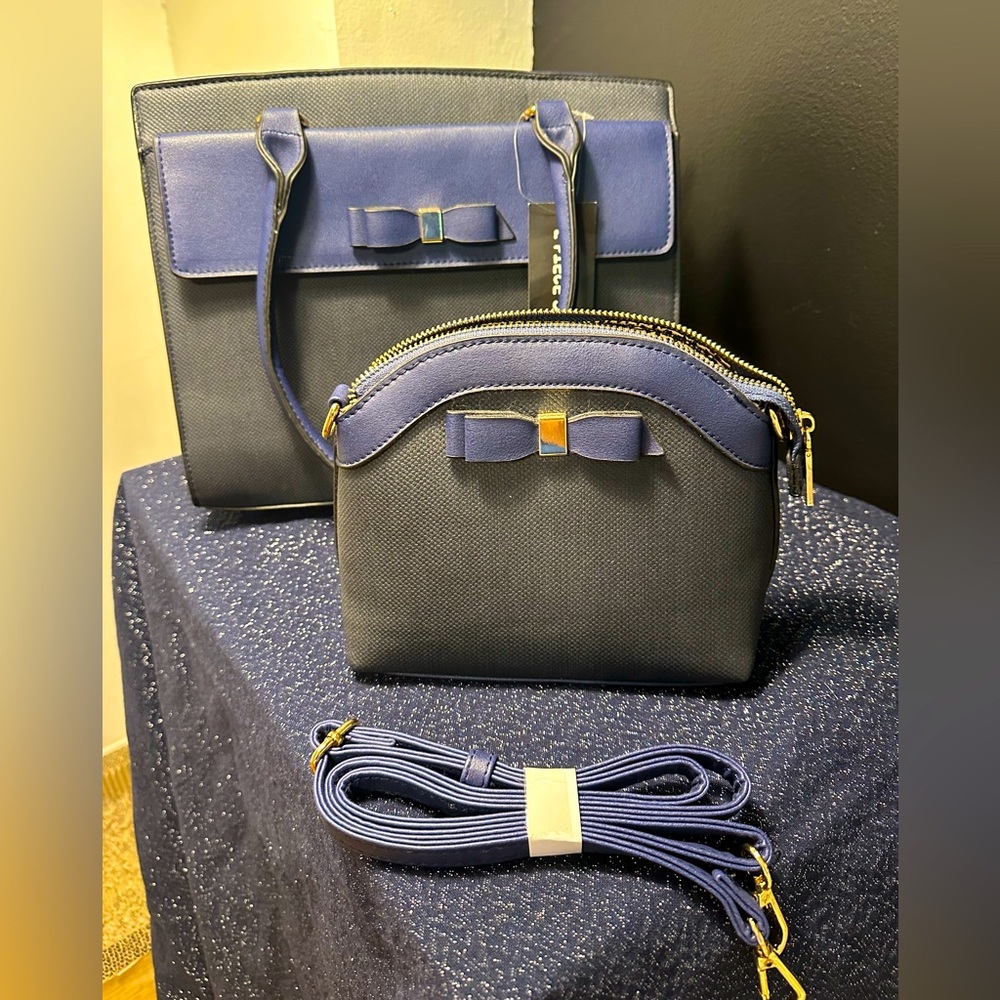 Alyssa NWT purse- navy. Strap and matching makeup bag included